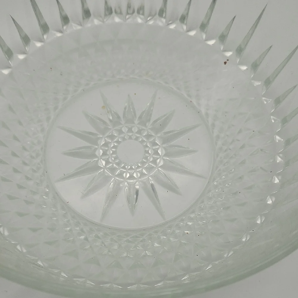 Clear Glass Cut-Style Serving Bowl - Classic Clear Finish